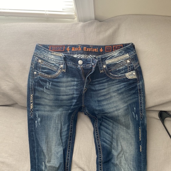 Read - Picture 2 of 3